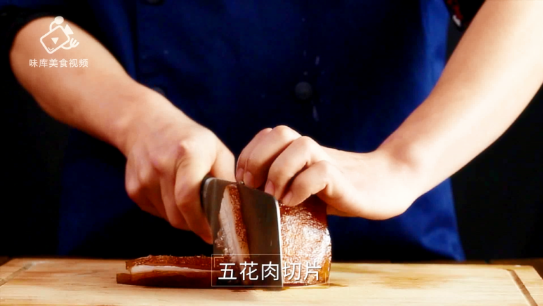 四川烧白,宴席压轴菜的家常做法,夹出切片