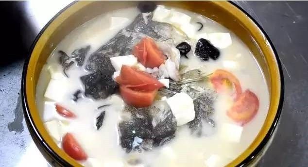 番茄鱼头豆腐汤