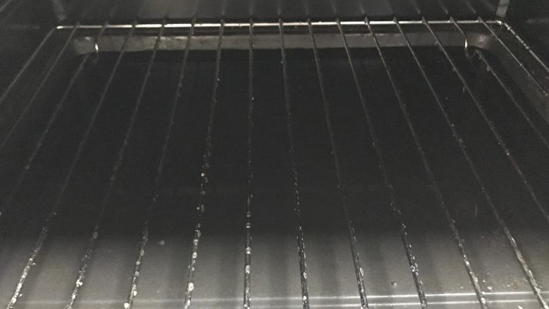 半熟芝士(6寸圆模),烤盘里面装满水放在中下层,上面放烤网。