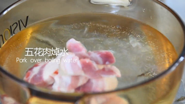 魔都最火“腌笃鲜”，真真让人鲜掉眉毛,五花肉焯水