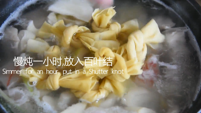 魔都最火“腌笃鲜”,真真让人鲜掉眉毛,慢炖一小时,放入百叶结