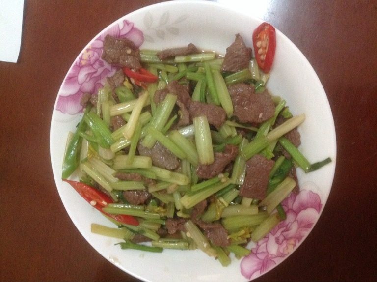 芹菜炒牛肉