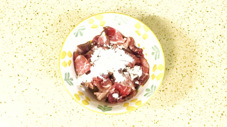 冬瓜瘦肉汤,加一勺淀粉,抓匀腌制入味