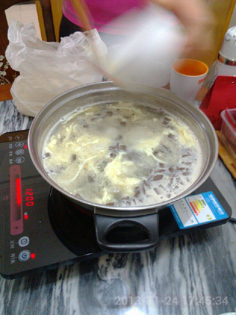 蛋花瘦肉面线糊,加入蛋花