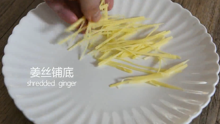 谁说厨神才会做,2分钟学会这道花开富贵鱼,姜丝铺底