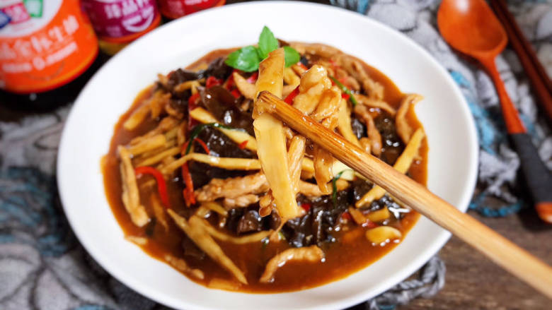 鱼香肉丝,即可食用