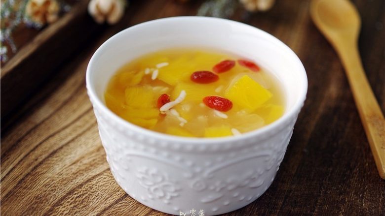 菠萝银耳糖水