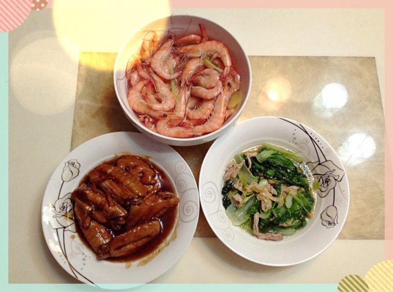 盐水虾，可乐鸡翅，青菜豆腐皮。
