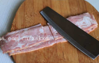 培根豆腐卷,<a style='color:red;display:inline-block;' href='/shicai/ 443'>培根</a>对半切开