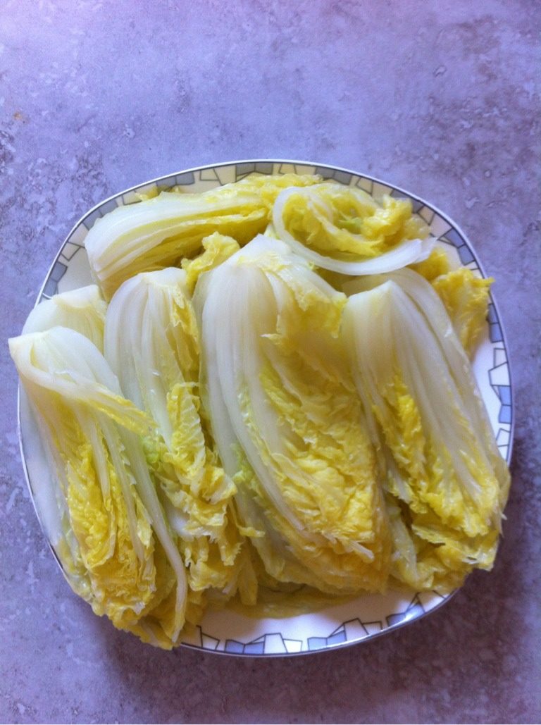 牛奶娃娃菜, 将娃娃菜在沸水中灼至软捞起；