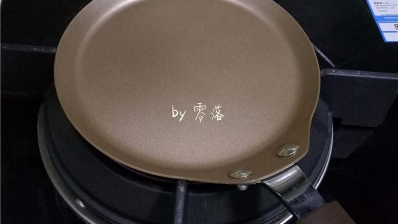 紫薯铜锣烧,煎盘放在灶上,不开火;