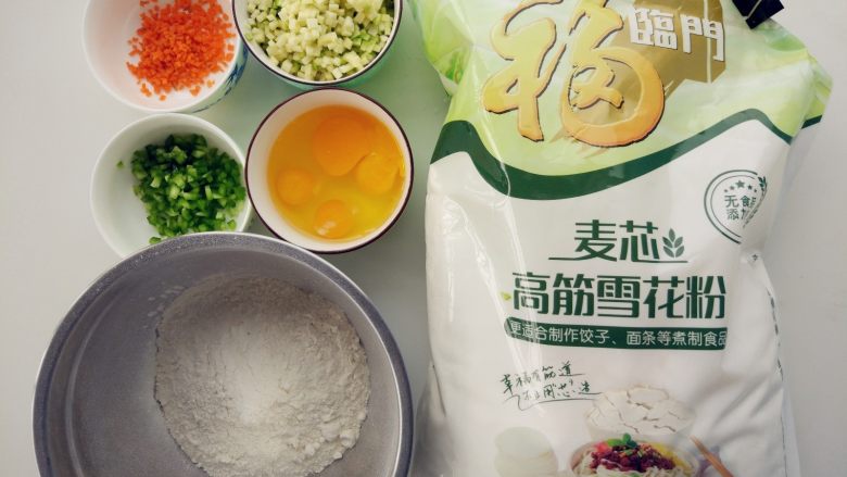 素烧麦,称量好面粉,准备好其他食材