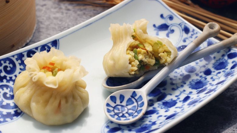素烧麦, 完成后取出即可食用。皮薄而Q弹,馅料饱满,很好吃