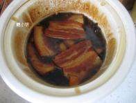焖肉面,用慢炖锅炖2-3个小时(也可以用普通锅子小火煮,切片时间短~整块煮要延长时间)