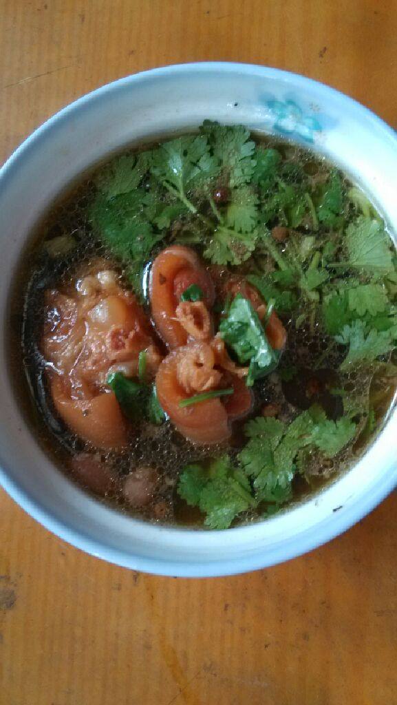 黄豆花生焖猪蹄