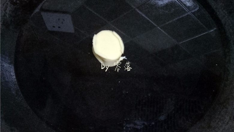 叉烧酱豆腐,放入浓汤宝烧开;