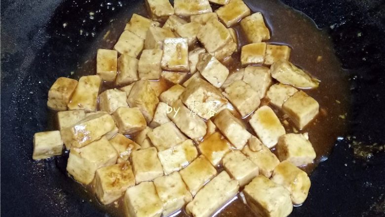 叉烧酱豆腐,大火收汁;