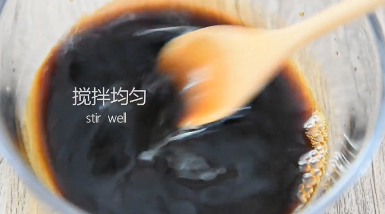 “虎皮青椒”美味又下饭,上桌分分钟变光盘,搅拌均匀备用