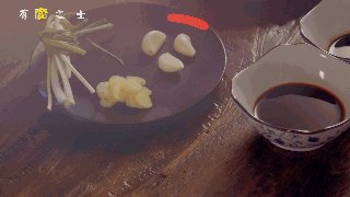 人生不止眼前的苟且,还有让人流口水的红烧,准备食材