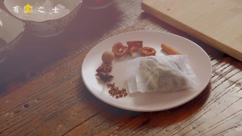 人生不止眼前的苟且,还有让人流口水的红烧,挑拣出几味备用,其他的装进料包中~