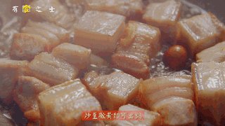 人生不止眼前的苟且,还有让人流口水的红烧,肉块下锅,煎至金黄即可
