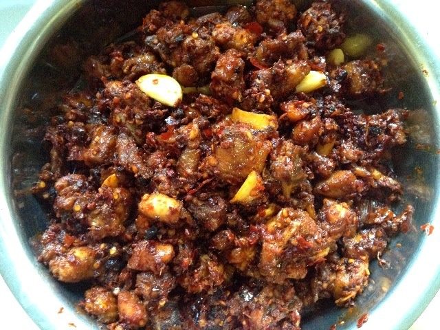 贵州辣子鸡,吃的时候可以直接当下饭菜,也可以煮火锅,或者用来拌面条米粉都很好吃。