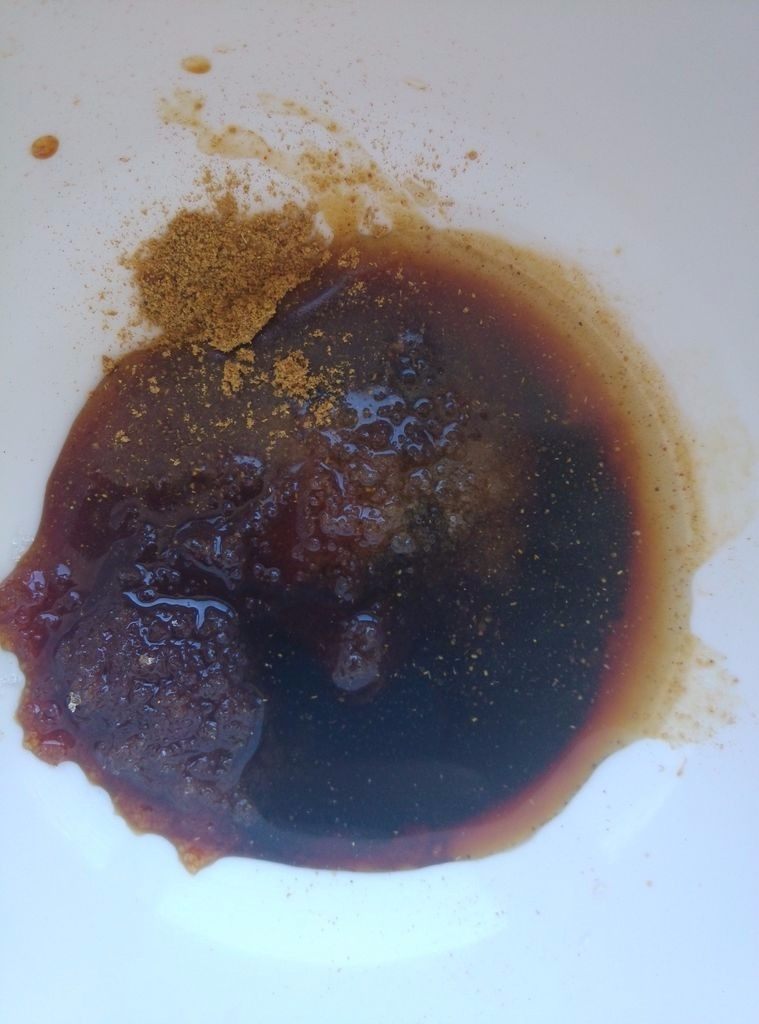 家常南乳扣肉,将辅料中所有材料,加少许水调匀
