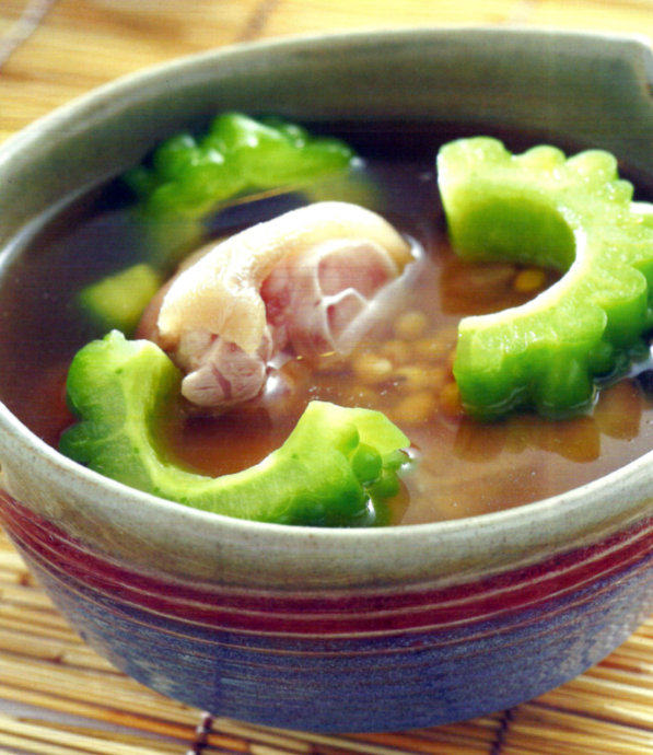 苦瓜黄豆煲猪脚汤