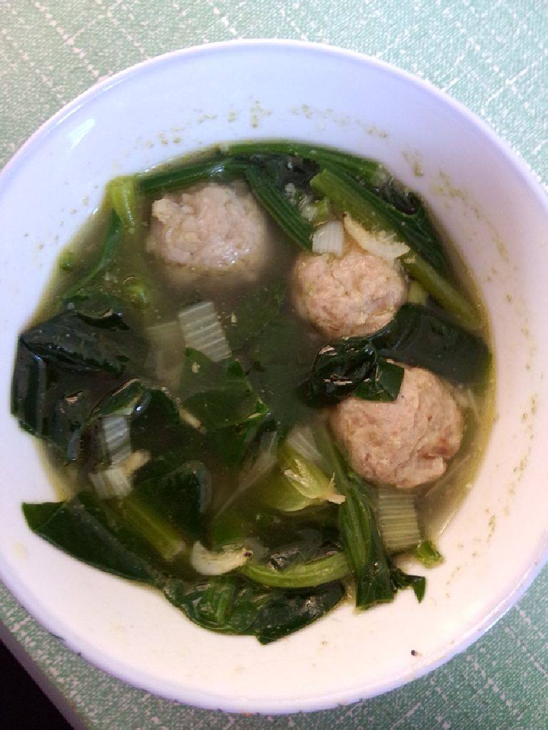 菠菜肉丸汤