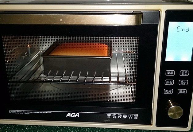 玉米面杂粮蛋糕,烤40~50分钟左右,再转160度烤制上色