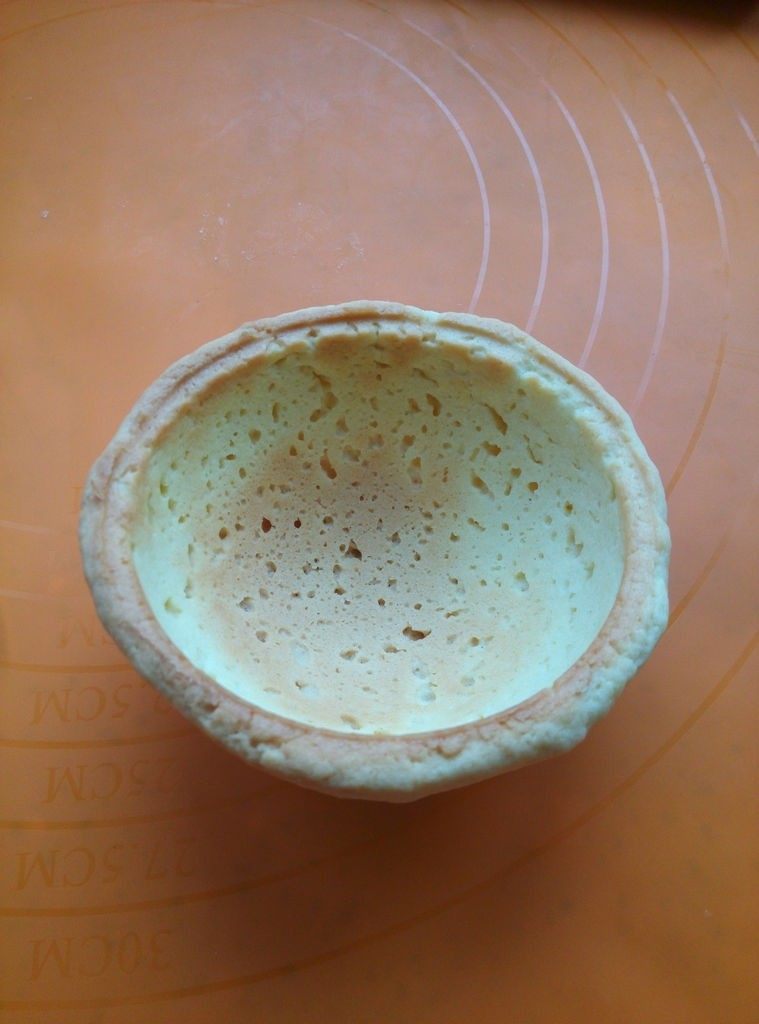 翻糖火锅宴饼干,烤好后很容易脱模,取出晾凉备用