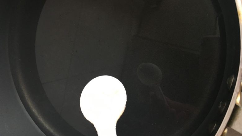 蒜薹鱿鱼卷:荤素搭配营养好,锅里加少许盐