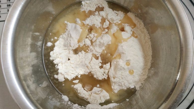 玫瑰饼,2.油酥混合均匀