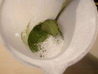 抹茶饼干,抹茶粉和糖粉混合均匀