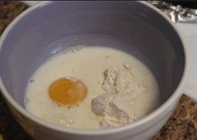 豆沙面包条(卡仕达酱),将卡士达酱材料混合