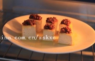 烤豆腐,再放入烤箱，180℃，烤5分钟即可