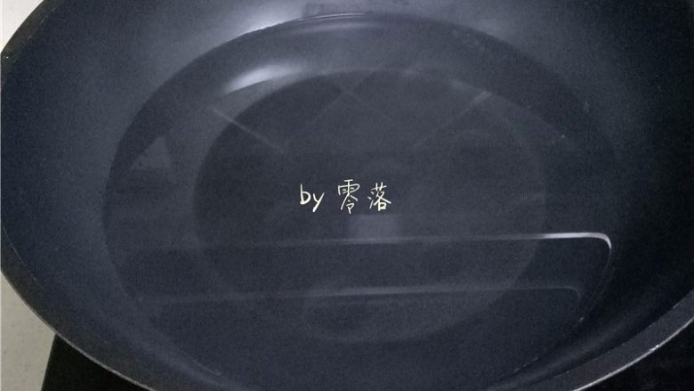 豌豆浓汤,锅里倒入适量清水烧开;