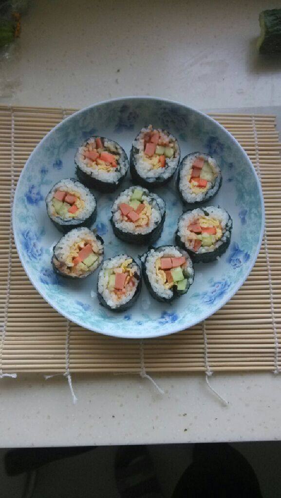 家常寿司,大功告成了,开始品尝美食吧!