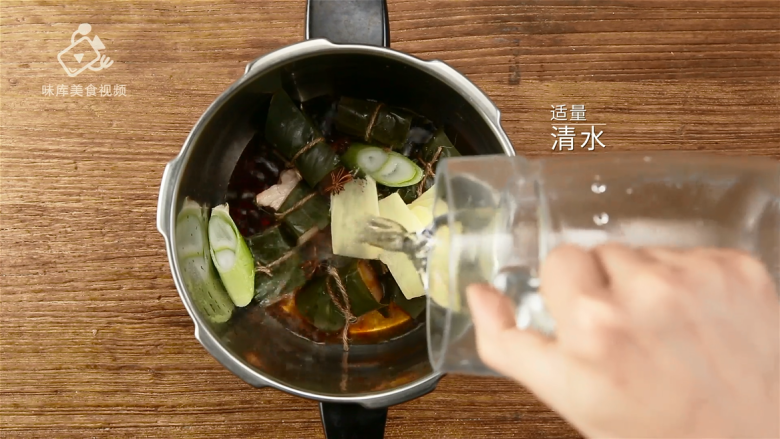肥而不腻的扎肉,满足你大口吃肉的梦想,适量清水