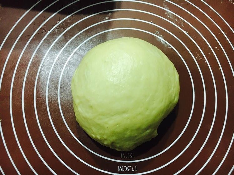 超级拉丝的原味土司,取出手动搓揉排气!