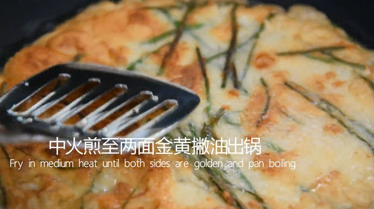 端午节除了吃粽子以外,就爱吃这道面扇子!,中火煎至面饼两面金黄后,撇油出锅