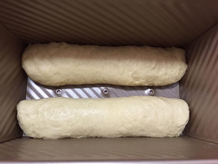 致高考——书形记忆面包,放入吐司模具,中间留出空隙。