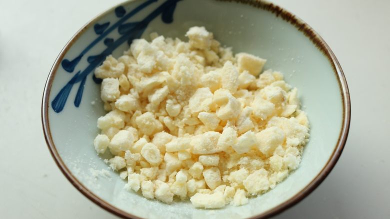肉松小贝,冻干苹果干压碎,有些小颗粒更好。
