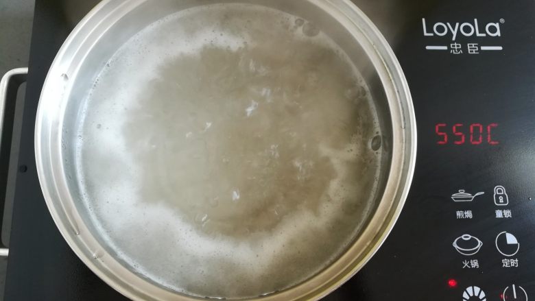 红糖冰凉粉,继续大火煮开凉粉2分钟