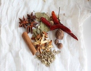 酱牛腱,准备卤肉包,用纱布包好