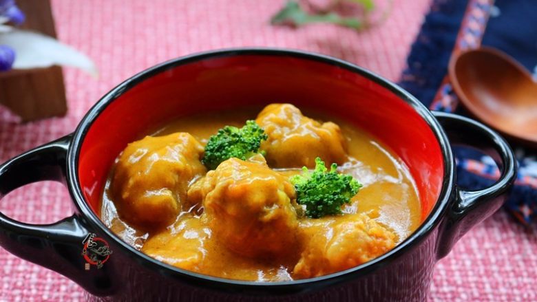咖喱猪肉胡萝卜丸子