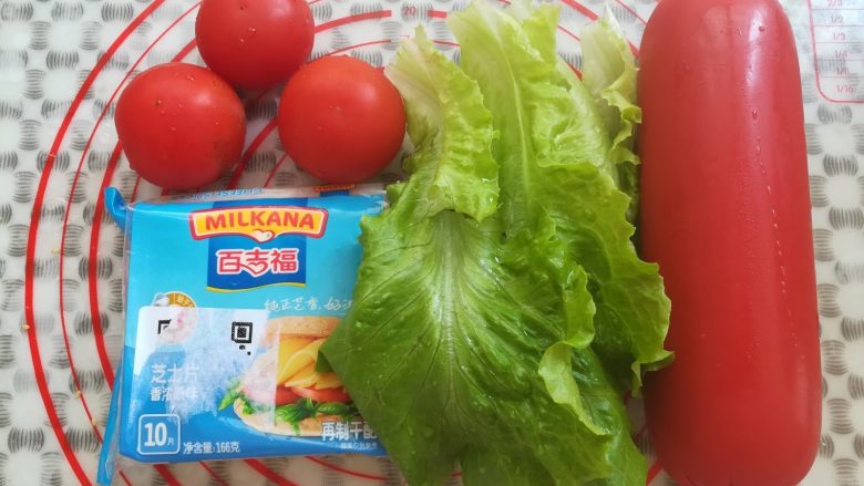 黄豆粗粮迷你汉堡,准备好做汉堡的材料,<a style='color:red;display:inline-block;' href='/shicai/ 121'>生菜</a>洗净待用