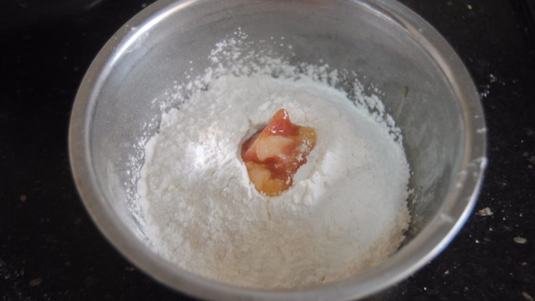 菠萝咕噜肉,再滚一圈淀粉