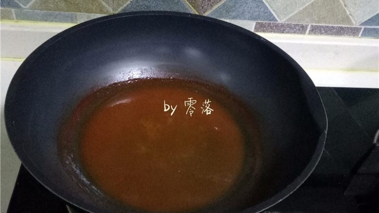 酱汁章鱼足,放入水淀粉,搅拌均匀,关火;