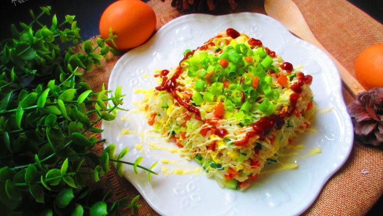 <span style="color:red">炒饭</span><span style="color:red">蛋糕</span>，<span style="color:red">伪装</span><span style="color:red">成</span><span style="color:red">小</span><span style="color:red">蛋糕</span><span style="color:red">的</span><span style="color:red">鸡蛋</span><span style="color:red">炒米</span>